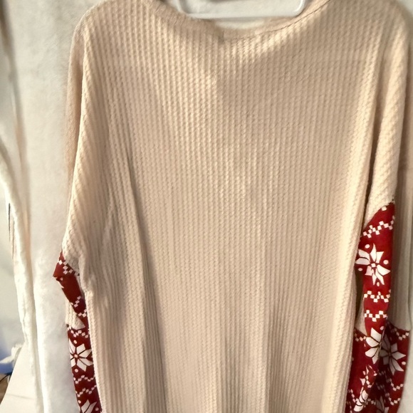 Blue Waters custom Festive Red and Cream shirt - Picture 3 of 3